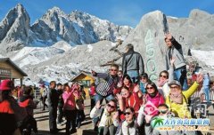 2015����ѩɽ�L���^�Ӵ��ο͌�ͻ��3000�f�˴�