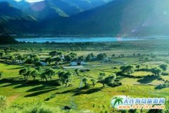 ���_ˮ�����ڵ������οͱص�֮��