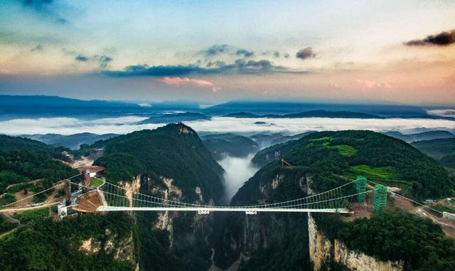 世界最刺激的玻璃橋,張家界云天渡玻璃橋試營(yíng)業(yè)定在8月20日